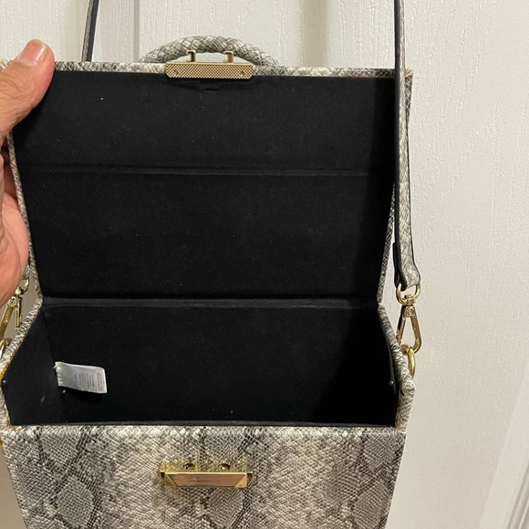 BCBG Faux Silver Python Handbag in great conditions - Picture 6 of 12